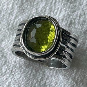 Silpada Wide Band Sterling Silver with Green Stone Size 8 Ring R1643